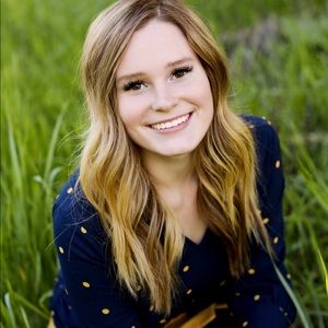 Meet your Posher, Caitlin